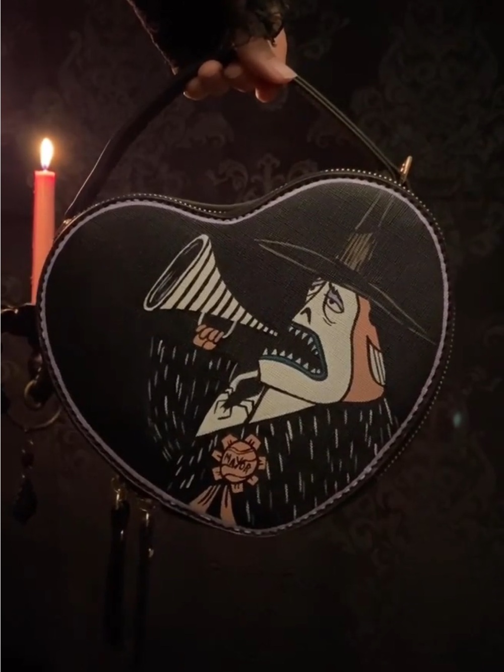 MAYOR Heart-Shaped Black Graphic Crossbody Bag